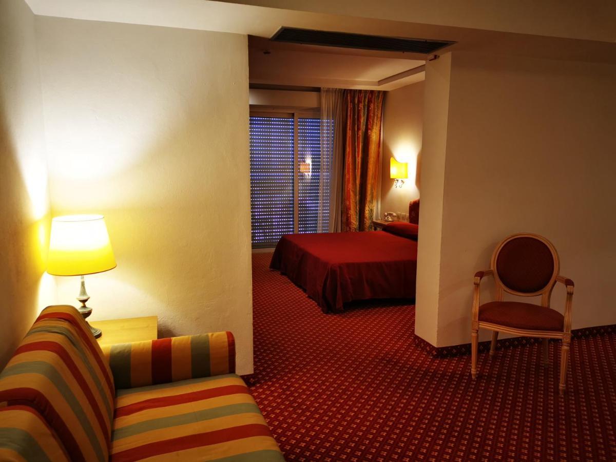 Hotel Bristol ベラーリア・イジェア・マリーナ エクステリア 写真