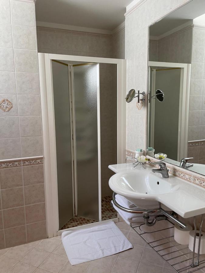 Hotel Bristol ベラーリア・イジェア・マリーナ エクステリア 写真