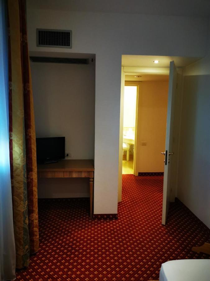 Hotel Bristol ベラーリア・イジェア・マリーナ エクステリア 写真