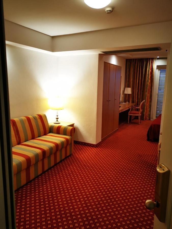 Hotel Bristol ベラーリア・イジェア・マリーナ エクステリア 写真