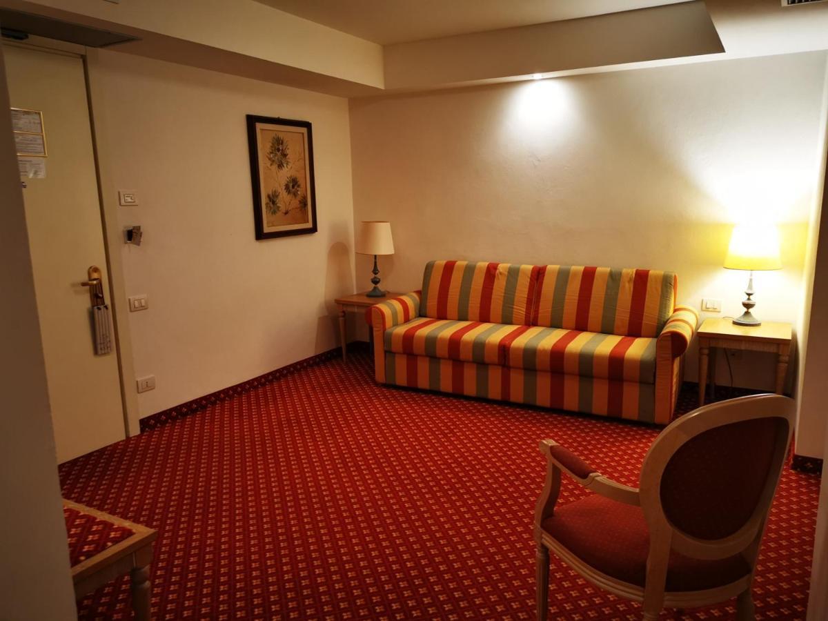Hotel Bristol ベラーリア・イジェア・マリーナ エクステリア 写真