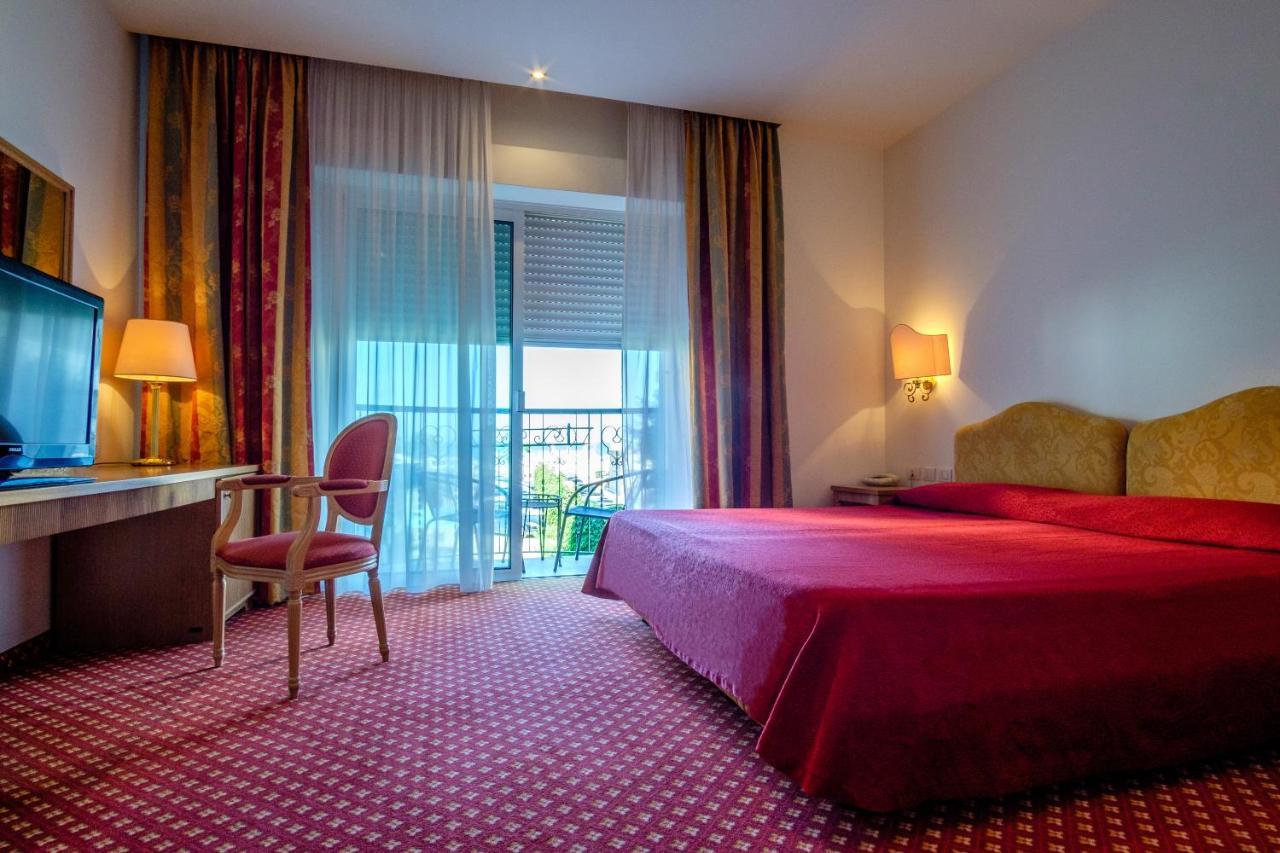 Hotel Bristol ベラーリア・イジェア・マリーナ エクステリア 写真