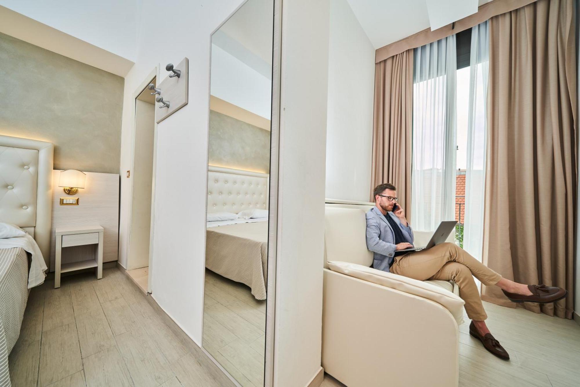 Hotel Bristol ベラーリア・イジェア・マリーナ エクステリア 写真