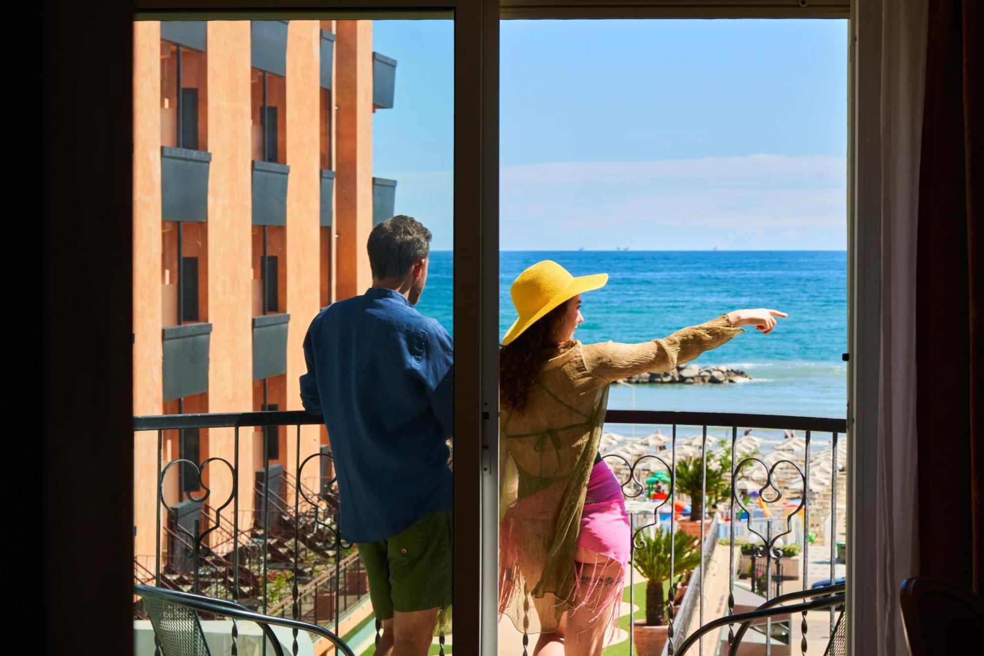 Hotel Bristol ベラーリア・イジェア・マリーナ エクステリア 写真