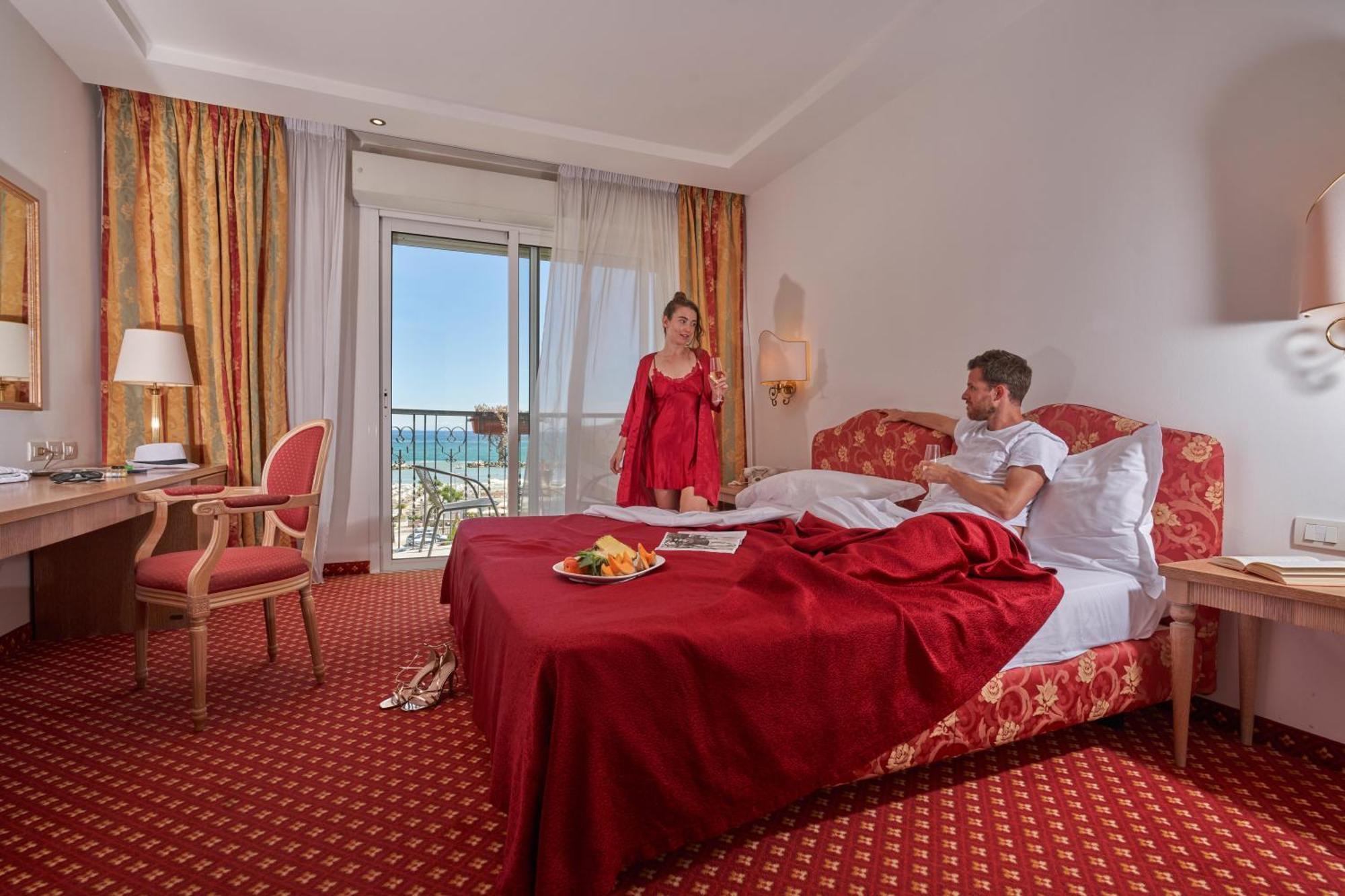 Hotel Bristol ベラーリア・イジェア・マリーナ エクステリア 写真