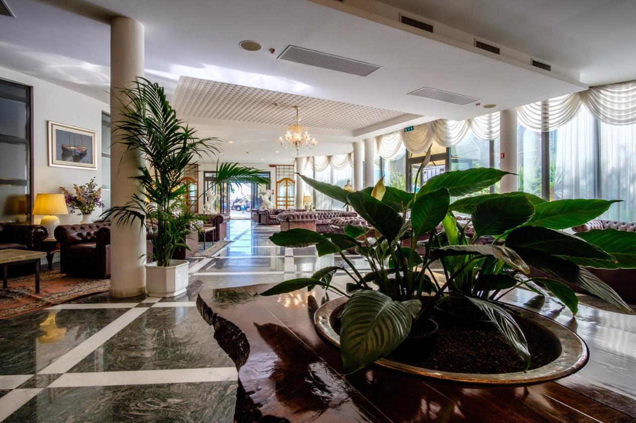 Hotel Bristol ベラーリア・イジェア・マリーナ エクステリア 写真
