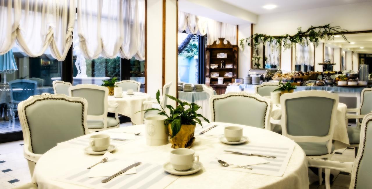 Hotel Bristol ベラーリア・イジェア・マリーナ エクステリア 写真