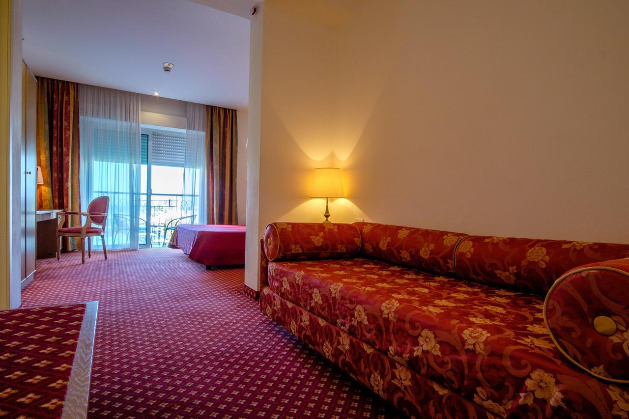 Hotel Bristol ベラーリア・イジェア・マリーナ エクステリア 写真